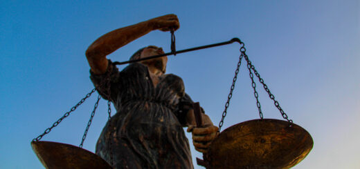 Man-holding-a-round-ball-statue