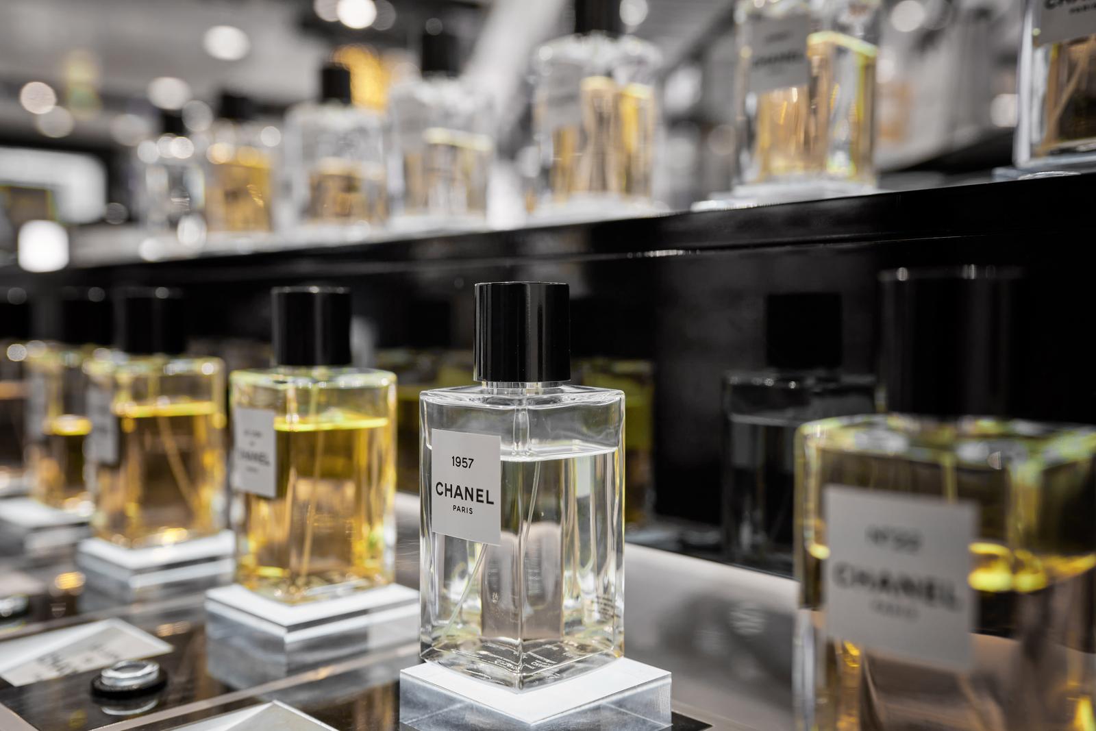 female-perfume-chanel-no-22-bottle-closeup-in-store-showcase-perspective-view-of-french-chanel-perfume-collection-milan-italy-december-15-2020